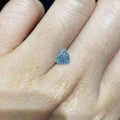 Lab 0,89 Karat Membuat Berlian Berwarna Segitiga Potongan Berlian Buatan Manusia Biru