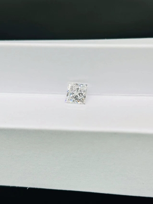 Lab CVD Sintetik Membuat Perhiasan Berbentuk Putri Berlian Putih