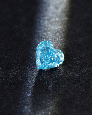 Bersertifikat IGI Fancy Intense Blue CVD Berlian Sintetis Bentuk Hati 100% Berlian 2ct