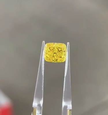 Radiant Lab Dibuat Berlian Kuning HPHT Tumbuh 10 Mohs Fancy Kuning VVS2 0.52ct