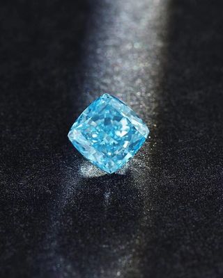 Longgar CVD Lab Grown Sintetis Fancy Vivid Blue Diamond Cushion Shape 2.25ct Bersertifikat IGI