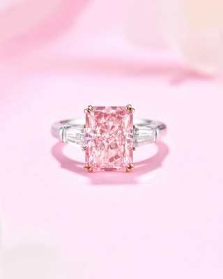 18k White Gold Synthetic Diamond Ring Ukuran besar 4,31ct Pink mewah Radiant Cut Diamond