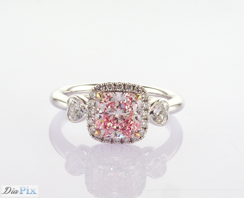 Custom Lab Tumbuh Diamond Cincin Tiga Batu Gaya Batu Utama 1.61ct Fancy Pink Cushion Cut